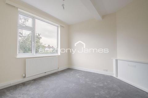 3 bedroom maisonette to rent, Falconwood Parade, Welling DA16