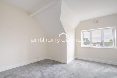 3 bedroom maisonette to rent, Falconwood Parade, Welling DA16