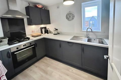2 bedroom flat to rent, Dearman Crescent, Hythe