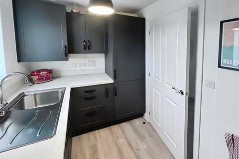 2 bedroom flat to rent, Dearman Crescent, Hythe