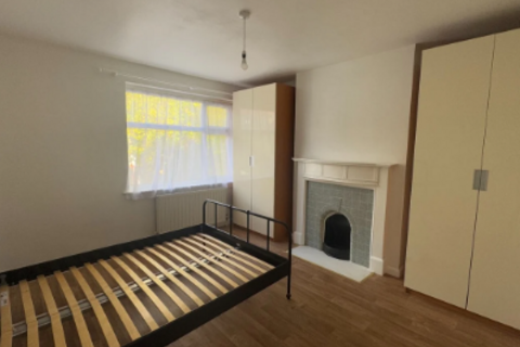 2 bedroom maisonette to rent, Oak Tree Dell, London NW9
