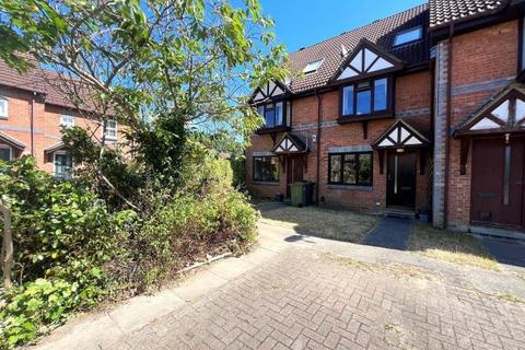 1 bedroom maisonette for sale, Guernsey Close, Surrey GU4