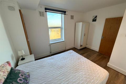 1 bedroom in a house share to rent, Crouch End Hill, Hornsey, London