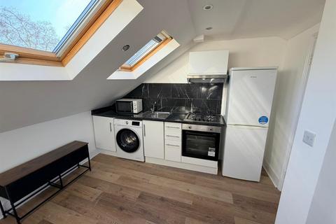 1 bedroom in a house share to rent, Crouch End Hill, Hornsey, London