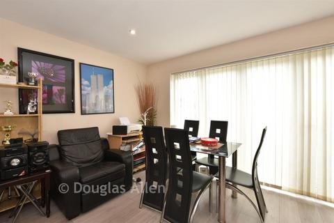 3 bedroom semi-detached house for sale, South Street, Rainham RM13