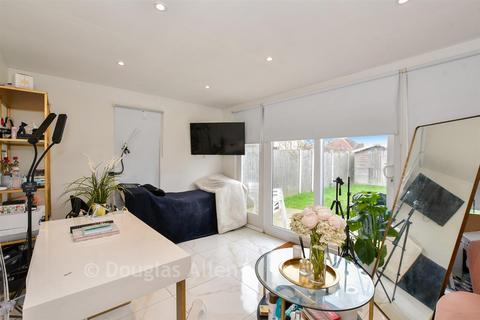 South Street, Rainham RM13