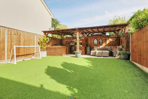 4 bedroom semi-detached house for sale, Smarts Green, Cheshunt, EN7