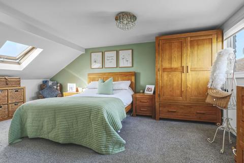 4 bedroom semi-detached house for sale, Smarts Green, Cheshunt, EN7