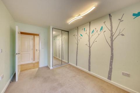 3 bedroom flat for sale, Kingston Road, London, SW20 8BU