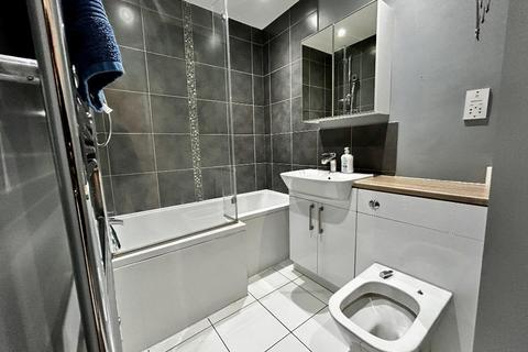 2 bedroom flat to rent, Underwood Court, Binfield, RG42 4AW