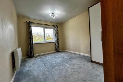 2 bedroom flat to rent, Underwood Court, Binfield, RG42 4AW