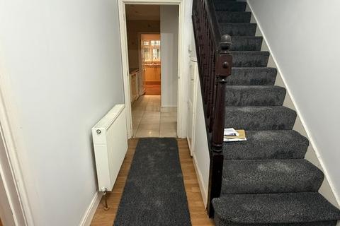 5 bedroom terraced house to rent, CLAIR RD, Staines