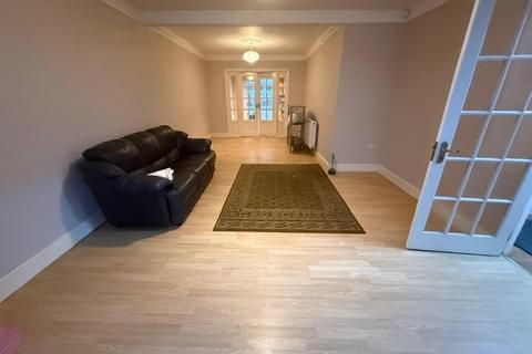 5 bedroom terraced house to rent, CLAIR RD, Staines