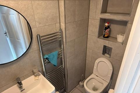 3 bedroom terraced house to rent, WARNER CLOSE, Hayes