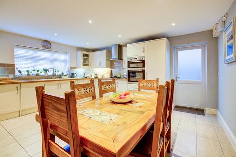 4 bedroom detached house for sale, Greensward Lane, Hockley, SS5