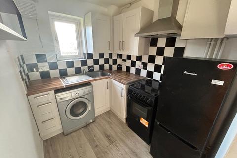 1 bedroom semi-detached house to rent, Halifield Drive, Belvedere, DA17