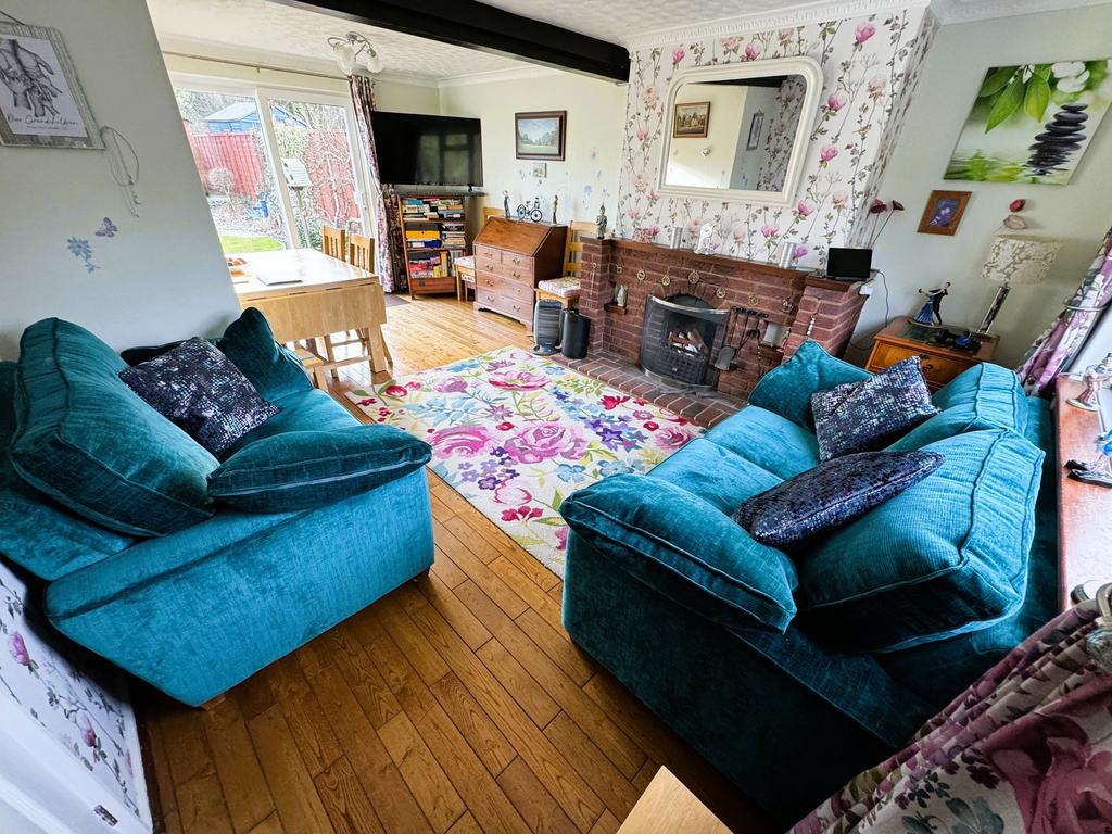 Lounge/Dining Room