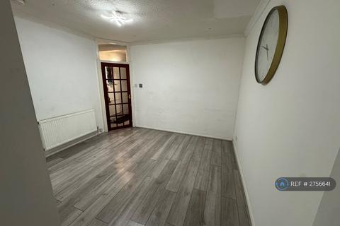 3 bedroom semi-detached house to rent, Woodside Court Road, Croydon, CR0