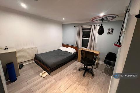 1 bedroom in a house share to rent - Wightman Road, London, N8