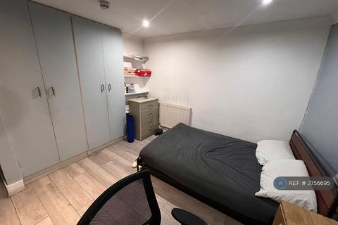 1 bedroom in a house share to rent, Wightman Road, London, N8