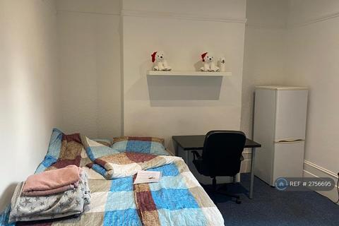 1 bedroom in a house share to rent, Wightman Road, London, N8