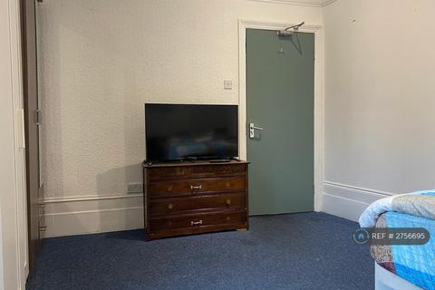 1 bedroom in a house share to rent, Wightman Road, London, N8