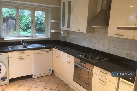 2 bedroom terraced house to rent, Hartington Road, London, SW8