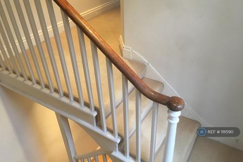 2 bedroom terraced house to rent, Hartington Road, London, SW8