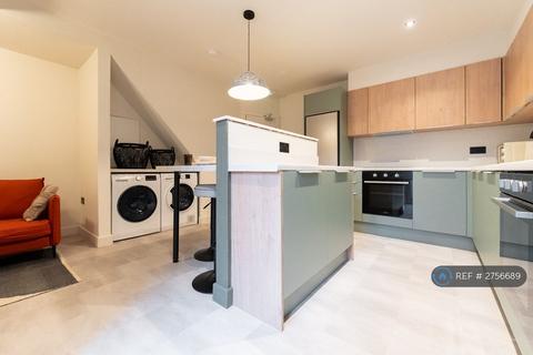 1 bedroom in a house share to rent, Hodge Road, Worsley, Manchester, M28