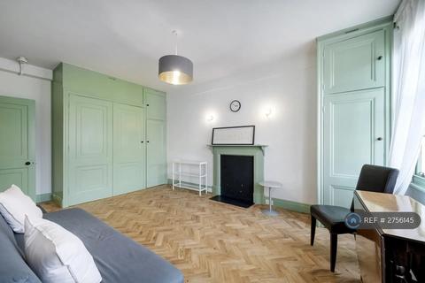 Studio to rent, Queensway, London, W2