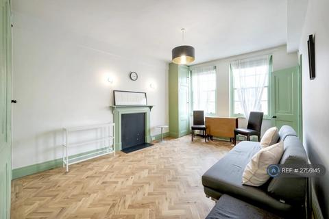 Studio to rent, Queensway, London, W2