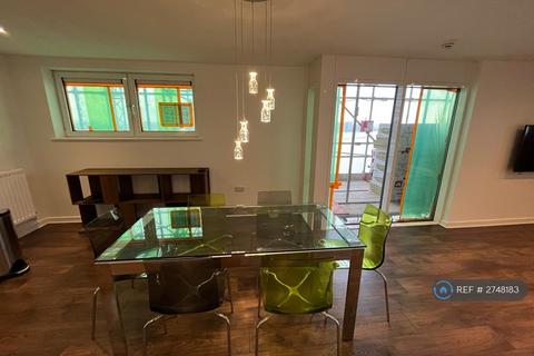2 bedroom flat to rent, Erebus Drive, London, SE28