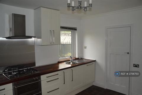 3 bedroom semi-detached house to rent, Regina Drive, Leeds, LS7