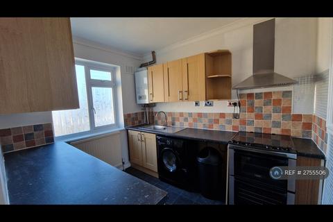2 bedroom flat to rent, Springfield Road, Chelmsford, CM2