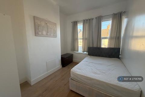 3 bedroom flat to rent, Argyle Road, London, N17