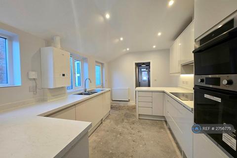 3 bedroom terraced house to rent, New Road, Sheringham, NR26