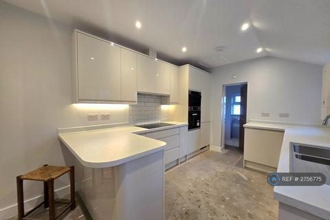 3 bedroom terraced house to rent, New Road, Sheringham, NR26