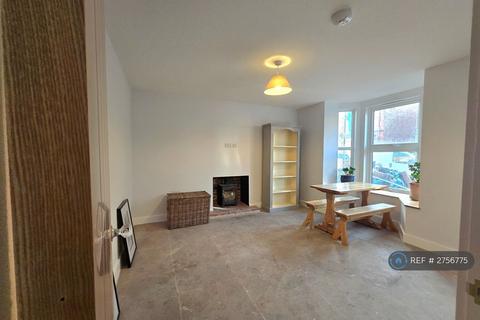 3 bedroom terraced house to rent, New Road, Sheringham, NR26