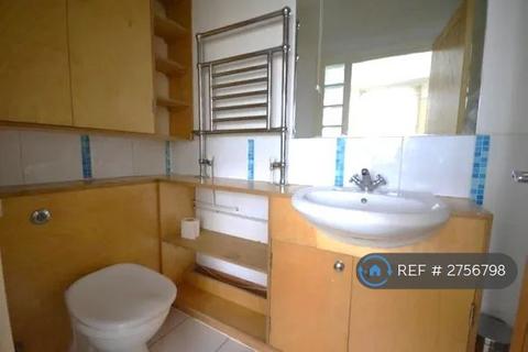 1 bedroom in a house share to rent, New Cross Road, London, SE14