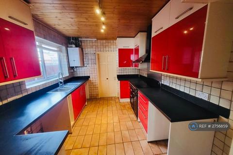 3 bedroom terraced house to rent, Central Avenue, Southend-On-Sea, SS2