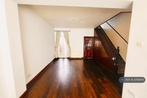 3 bedroom terraced house to rent, Central Avenue, Southend-On-Sea, SS2