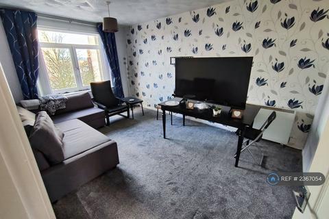 3 bedroom flat to rent, Court Road, Port Glasgow, PA14