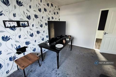 3 bedroom flat to rent, Court Road, Port Glasgow, PA14