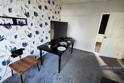 3 bedroom flat to rent, Court Road, Port Glasgow, PA14