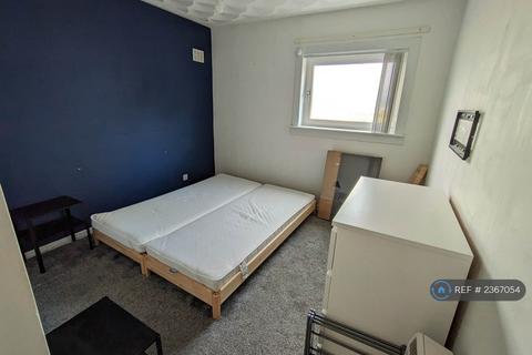 3 bedroom flat to rent, Court Road, Port Glasgow, PA14