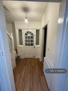 3 bedroom semi-detached house to rent, North Road, Droylsden, Manchester, M43
