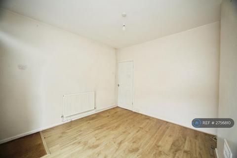 2 bedroom terraced house to rent, Tennyson Road, Luton, LU1