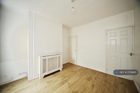 undefined, Tennyson Road, Luton, LU1
