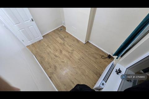undefined, Tennyson Road, Luton, LU1