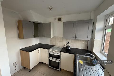 3 bedroom semi-detached house to rent, Fancourt Avenue, Wolverhampton, WV4